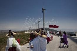 Image du Maroc Professionnelle de  La région de Melloussa au sud-est de Tanger voit aujourd'hui son identité enrichie par le parc éolien Khalladi de 120 MW, le plus grand d'Afrique, dont le coût global s'élève à 2,75 MMDH  après son inauguration par SM le Roi du Maroc Mohammed VI, Lundi Juin 28, 2010. (Photo / Abdeljalil Bounhar)


 